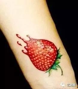 有个网红纹身吃瓜,揭秘纹身背后的故事与争议